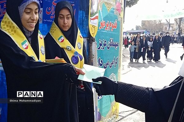 غرفه میدان ۱۴ صفر ۲ دختران نیشابور در راهپیمایی ۲۲ بهمن ماه