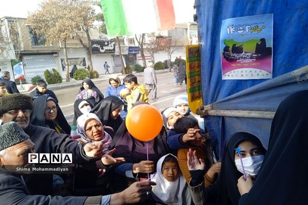 غرفه میدان ۱۴ صفر ۲ دختران نیشابور در راهپیمایی ۲۲ بهمن ماه