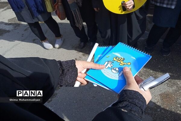 غرفه میدان ۱۴ صفر ۲ دختران نیشابور در راهپیمایی ۲۲ بهمن ماه