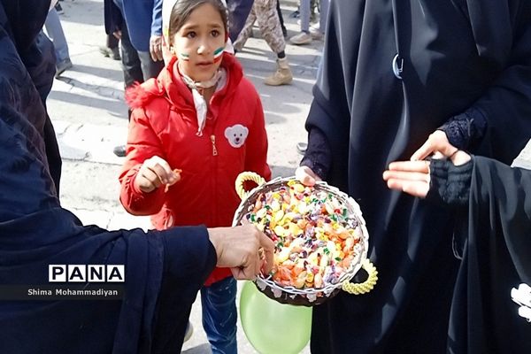 غرفه میدان ۱۴ صفر ۲ دختران نیشابور در راهپیمایی ۲۲ بهمن ماه