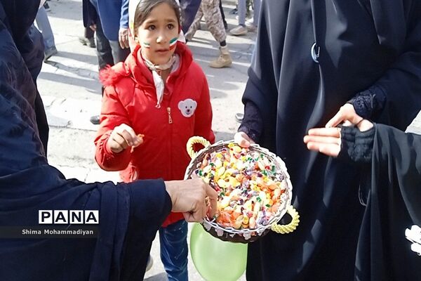 غرفه میدان ۱۴ صفر ۲ دختران نیشابور در راهپیمایی ۲۲ بهمن ماه