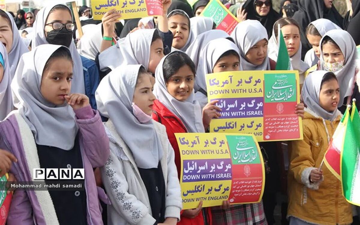 مردم همواره پای کار انقلاب اسلامی ایستاده‌اند/فیلم