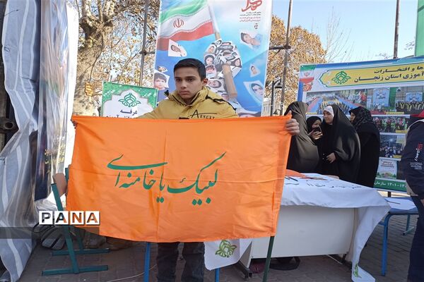 حماسه‌آفرینی کودکان و نوجوانان زنجانی در راهپیمایی ۲۲بهمن