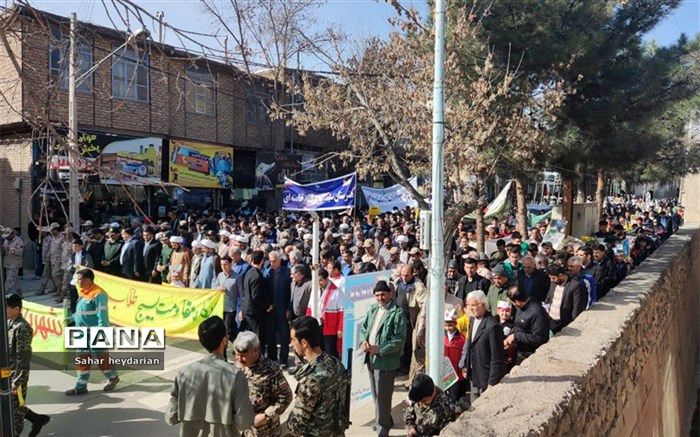 انقلاب در قلب مردم جای دارد