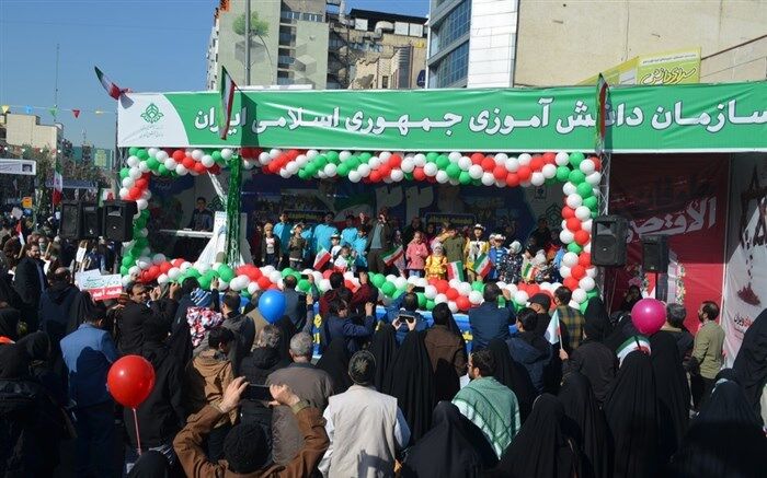 حضور باشکوه نوجوانان در راهپیمایی ۲۲ بهمن/ فیلم