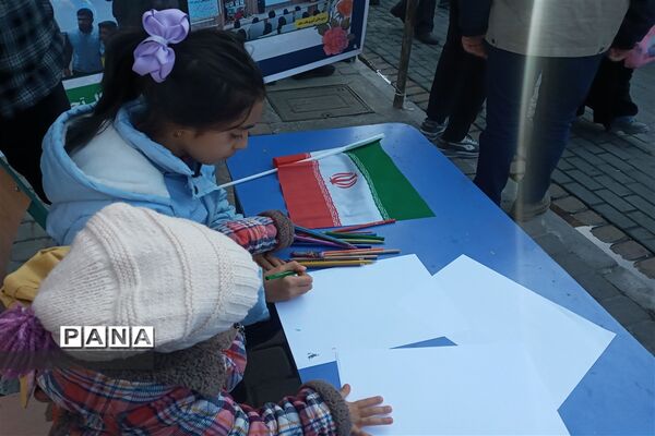 برپایی نمایشگاه فرهنگی سازمان دانش‌آموزی استان زنجان در مسیر راهپیمایی ۲۲بهمن