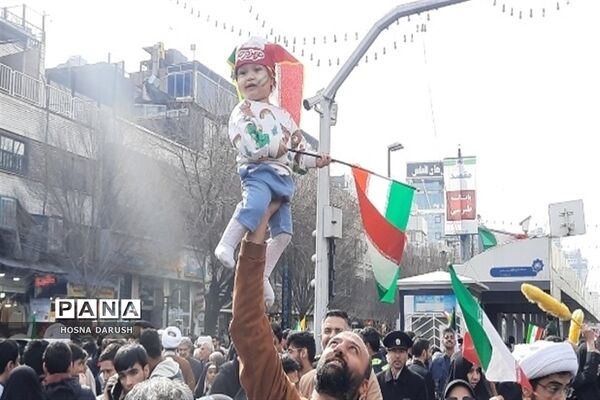 مراسم باشکوه ۲۲بهمن در جوار امام مهربانی‌ها