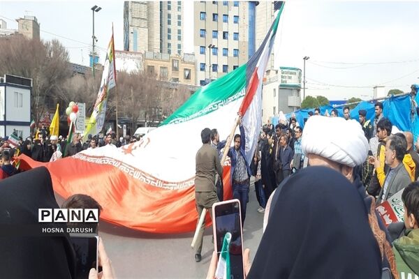 مراسم باشکوه ۲۲بهمن در جوار امام مهربانی‌ها