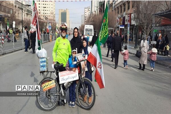 مراسم باشکوه ۲۲بهمن در جوار امام مهربانی‌ها