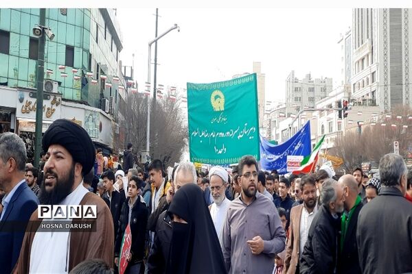 مراسم باشکوه ۲۲بهمن در جوار امام مهربانی‌ها