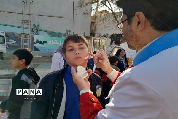 برپایی ایستگاه دوستدار کودک در راهپیمایی 22 بهمن