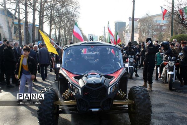 گام‌های استوار مردم آمل در چهل و پنجمین فجر انقلاب