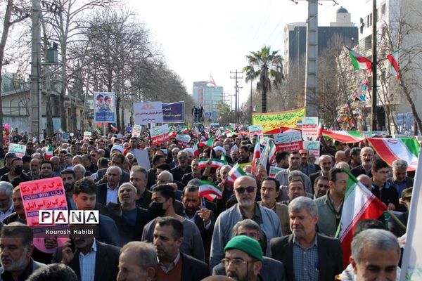 گام‌های استوار مردم آمل در چهل و پنجمین فجر انقلاب