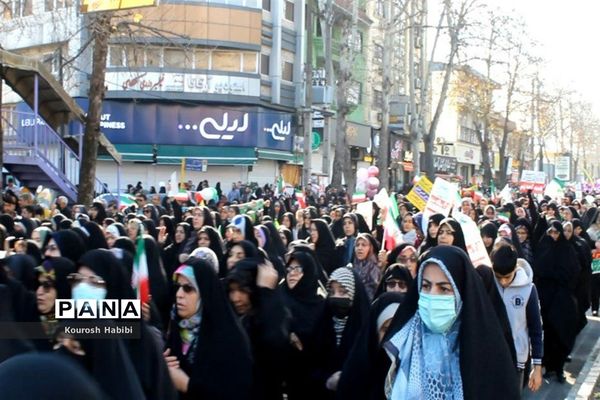 گام‌های استوار مردم آمل در چهل و پنجمین فجر انقلاب