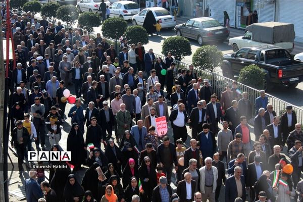 گام‌های استوار مردم آمل در چهل و پنجمین فجر انقلاب