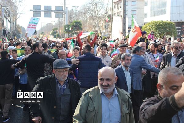 گام‌های استوار مردم آمل در چهل و پنجمین فجر انقلاب
