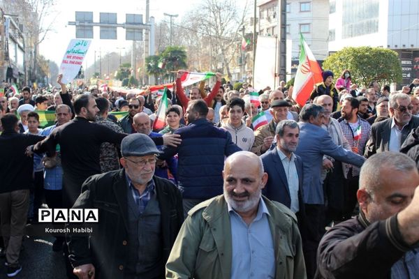 گام‌های استوار مردم آمل در چهل و پنجمین فجر انقلاب