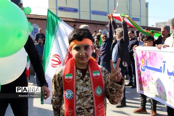 گام‌های استوار مردم آمل در چهل و پنجمین فجر انقلاب