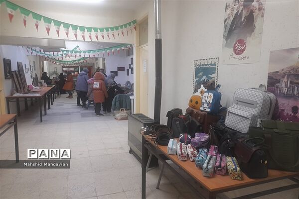 آیین افتتاحیه نمایشگاه صنایع‌دستی در شهر آستانه