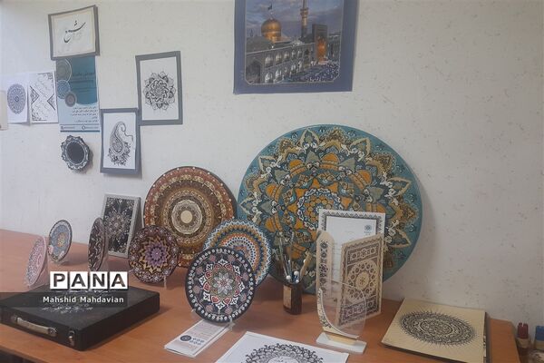 آیین افتتاحیه نمایشگاه صنایع‌دستی در شهر آستانه
