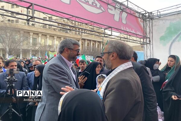 حضور پرشور مردم و مسئولان مشهدی در غرفه میدان ۱۴ صفر دو