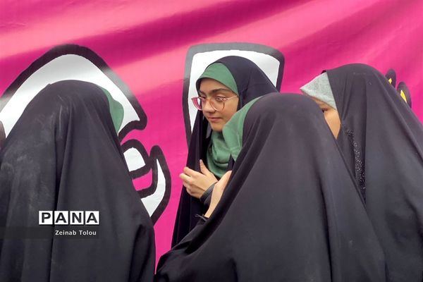 حضور پرشور مردم و مسئولان مشهدی در غرفه میدان ۱۴ صفر دو