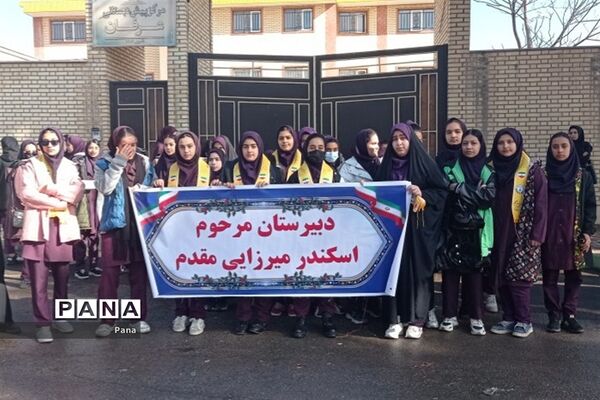 حضور اعضای سازمان دانش‌آموزی استان مرکزی در راهپیمایی ۲۲ بهمن