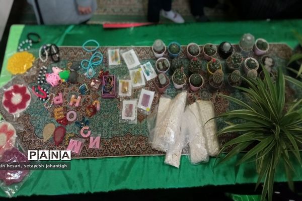 نمایشگاه دستاوردهای هنری دانش‌آموزان شهرستان پیشوا