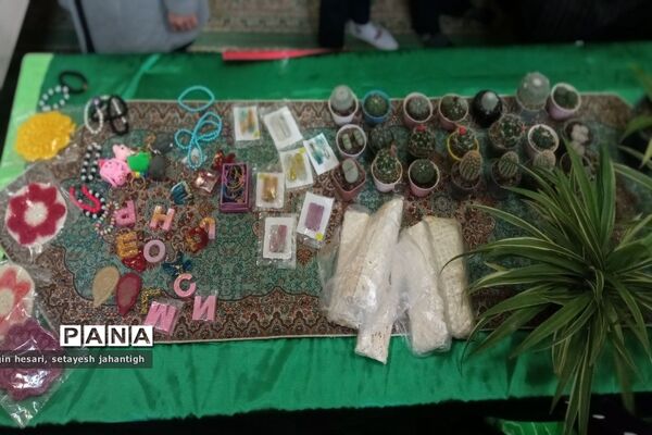 نمایشگاه دستاوردهای هنری دانش‌آموزان شهرستان پیشوا