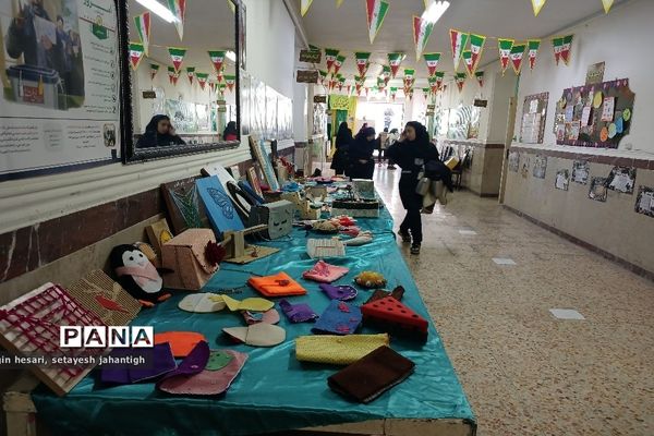 نمایشگاه دستاوردهای هنری دانش‌آموزان شهرستان پیشوا
