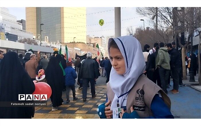 22 بهمن و روایتی متفاوت از یک دانش‌آموزخبرنگار/ فیلم