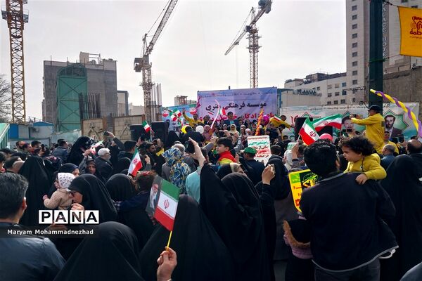 راهپیمایی باشکوه یوم الله ۲۲ بهمن در جوار حرم مطهر رضوی