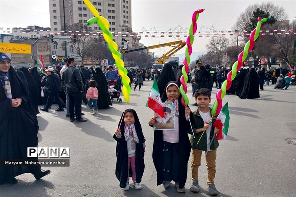 راهپیمایی باشکوه یوم الله ۲۲ بهمن در جوار حرم مطهر رضوی