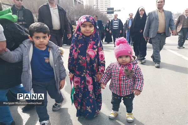 راهپیمایی باشکوه یوم الله ۲۲ بهمن در جوار حرم مطهر رضوی