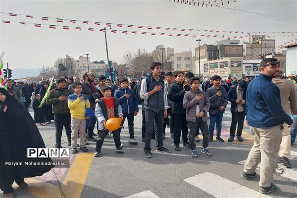 راهپیمایی باشکوه یوم الله ۲۲ بهمن در جوار حرم مطهر رضوی
