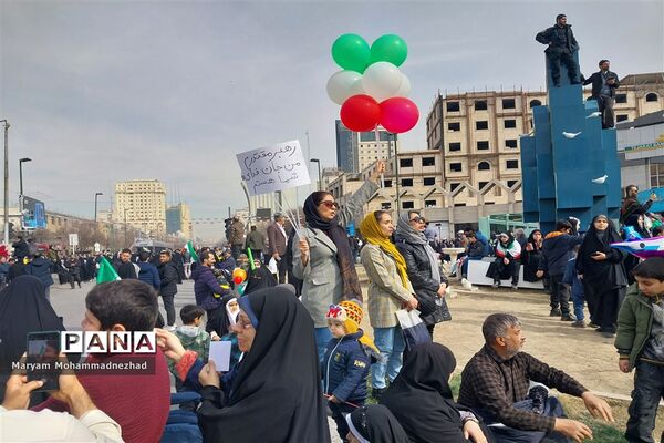 راهپیمایی باشکوه یوم الله ۲۲ بهمن در جوار حرم مطهر رضوی