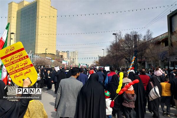 راهپیمایی باشکوه یوم الله ۲۲ بهمن در جوار حرم مطهر رضوی