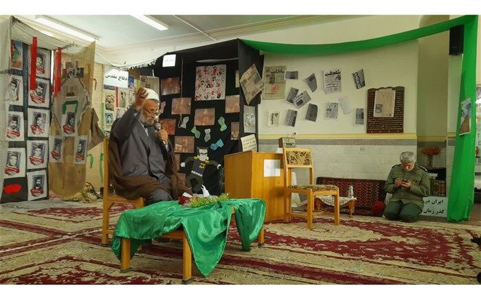 جشن پیروزی انقلاب اسلامی در دبیرستان حضرت خدیجه(س) قم