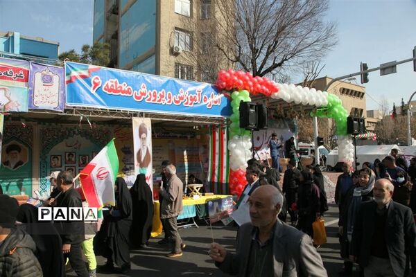 غرفه انقلاب در راهپیمایی 22 بهمن