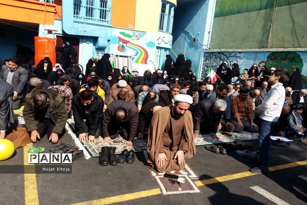 غرفه انقلاب در راهپیمایی 22 بهمن