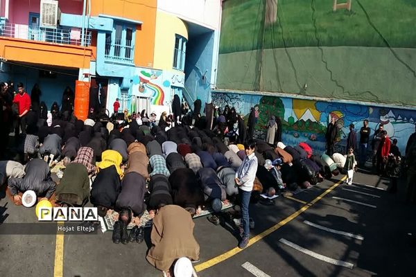 غرفه انقلاب در راهپیمایی 22 بهمن