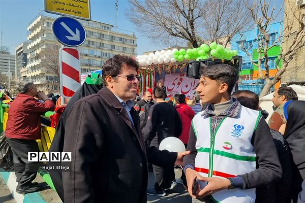 غرفه انقلاب در راهپیمایی 22 بهمن