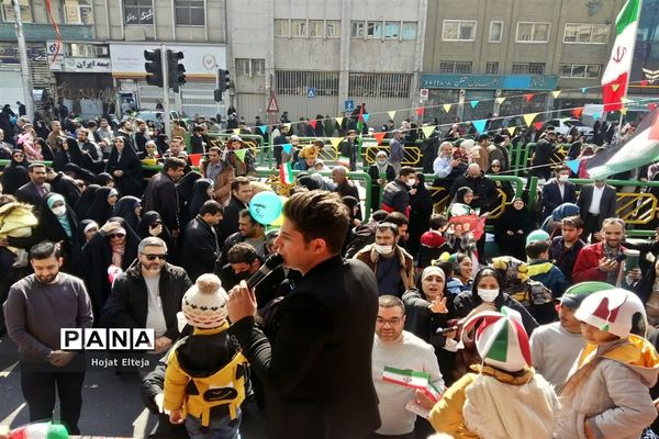 غرفه انقلاب در راهپیمایی 22 بهمن