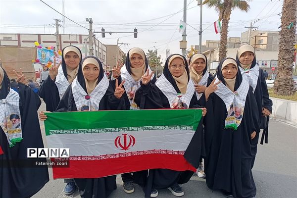 حضور دانش‌آموزان زاهدانی در راهپیمایی ۲۲ بهمن