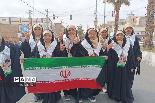 حضور دانش‌آموزان زاهدانی در راهپیمایی ۲۲ بهمن