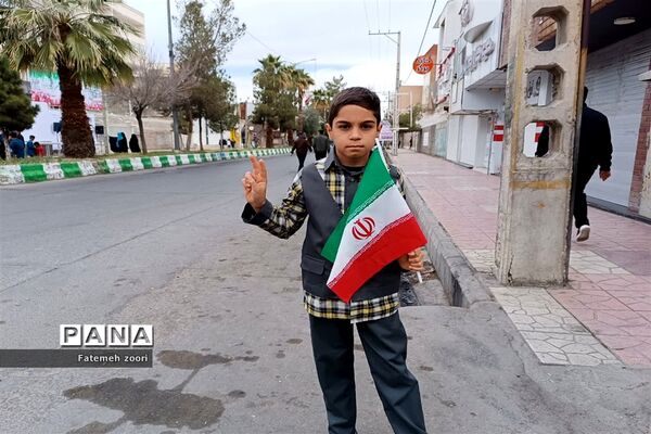 حضور دانش‌آموزان زاهدانی در راهپیمایی ۲۲ بهمن