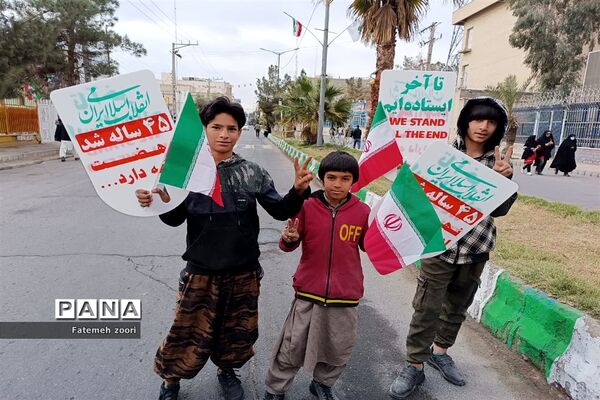 حضور دانش‌آموزان زاهدانی در راهپیمایی ۲۲ بهمن