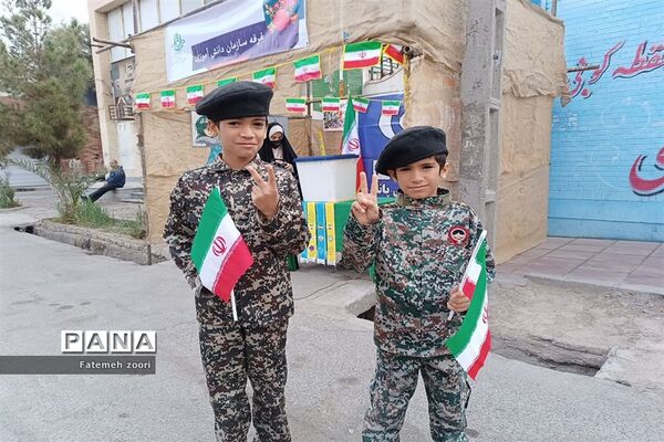 حضور دانش‌آموزان زاهدانی در راهپیمایی ۲۲ بهمن
