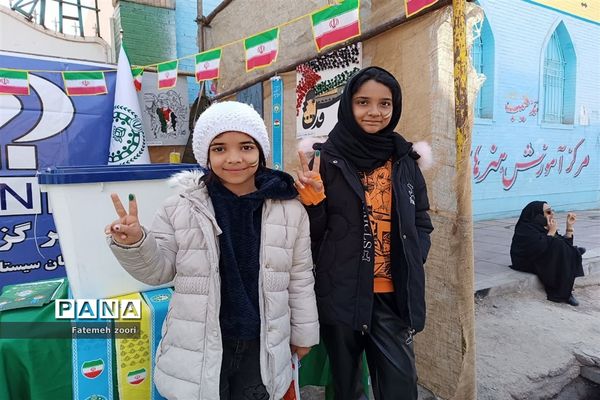 حضور دانش‌آموزان زاهدانی در راهپیمایی ۲۲ بهمن