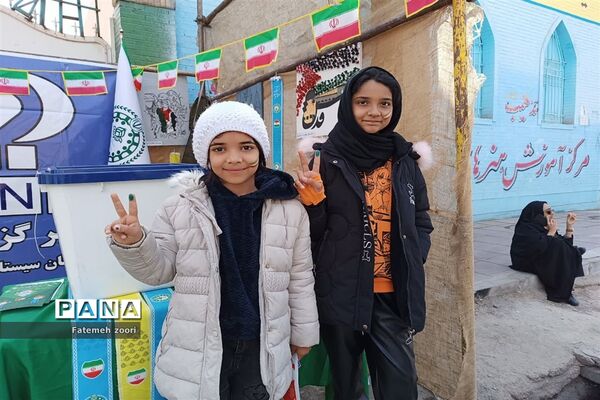 حضور دانش‌آموزان زاهدانی در راهپیمایی ۲۲ بهمن